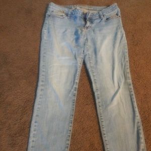 Hermosa size 9 light denim jeans.